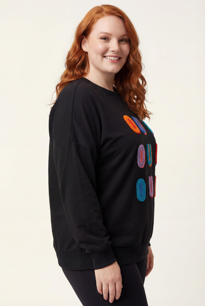 Kadın Büyük Beden Renkli Harf Nakışlı Siyah Sweatshirt
