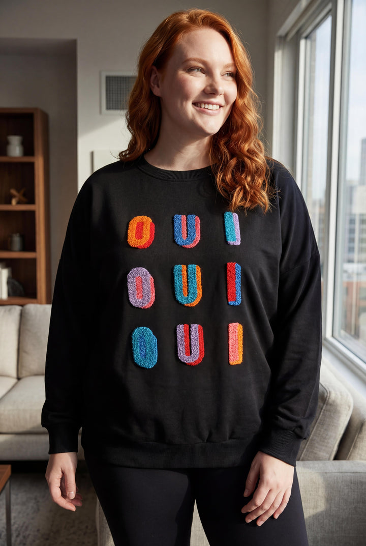 Kadın Büyük Beden Renkli Harf Nakışlı Siyah Sweatshirt