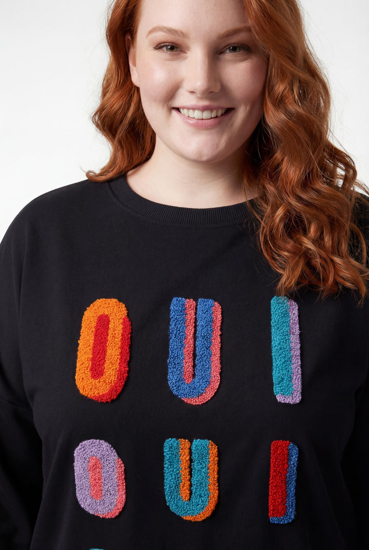 Kadın Büyük Beden Renkli Harf Nakışlı Siyah Sweatshirt