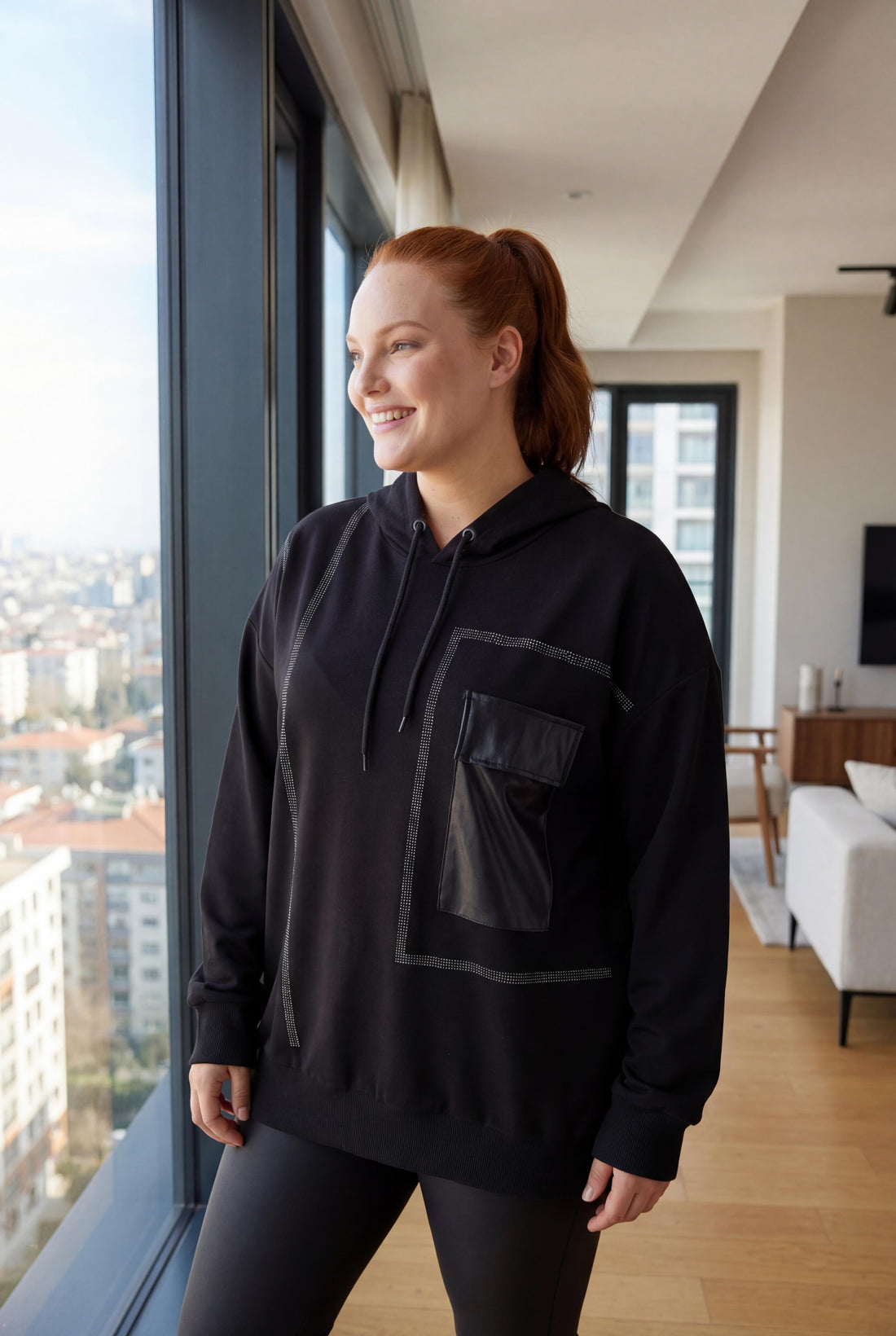 Kadın Büyük Beden Deri Cep Detaylı Taş İşlemeli Siyah Sweatshirt