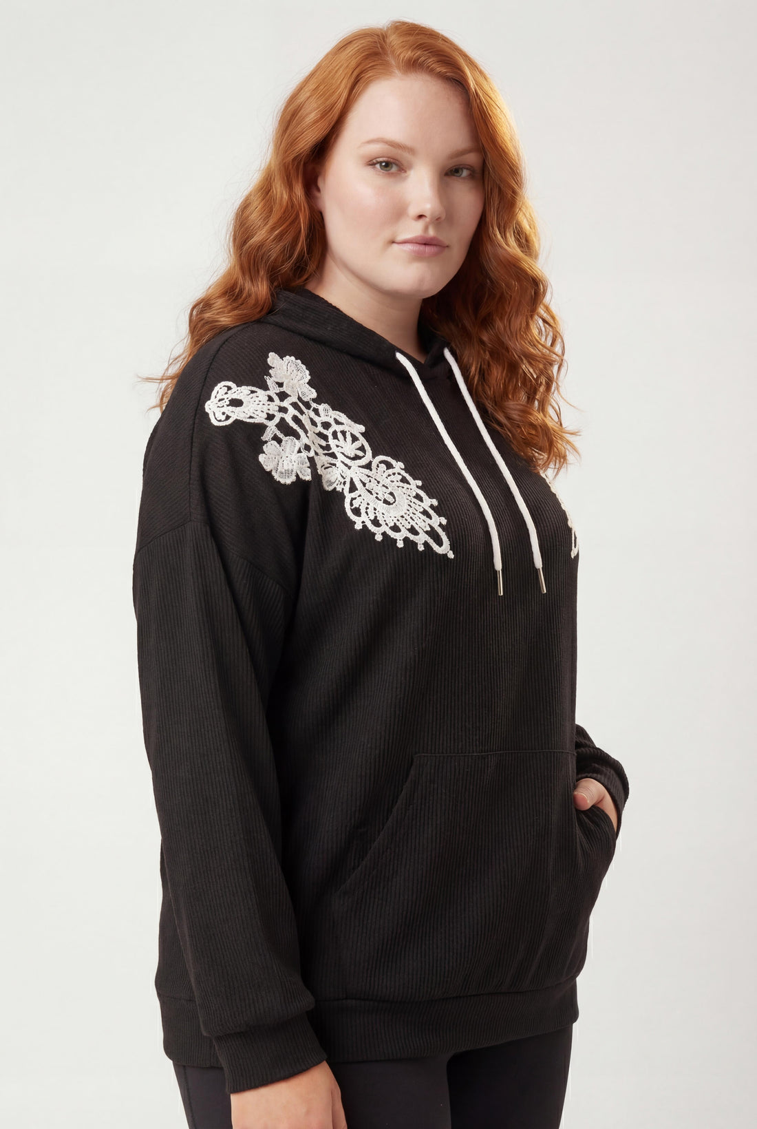 Kadın Büyük Beden Fitilli Örme Dantel Detaylı Siyah Sweatshirt